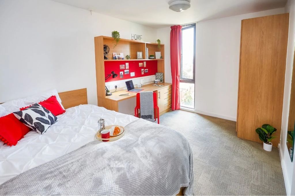 Large Double Bed Ensuite