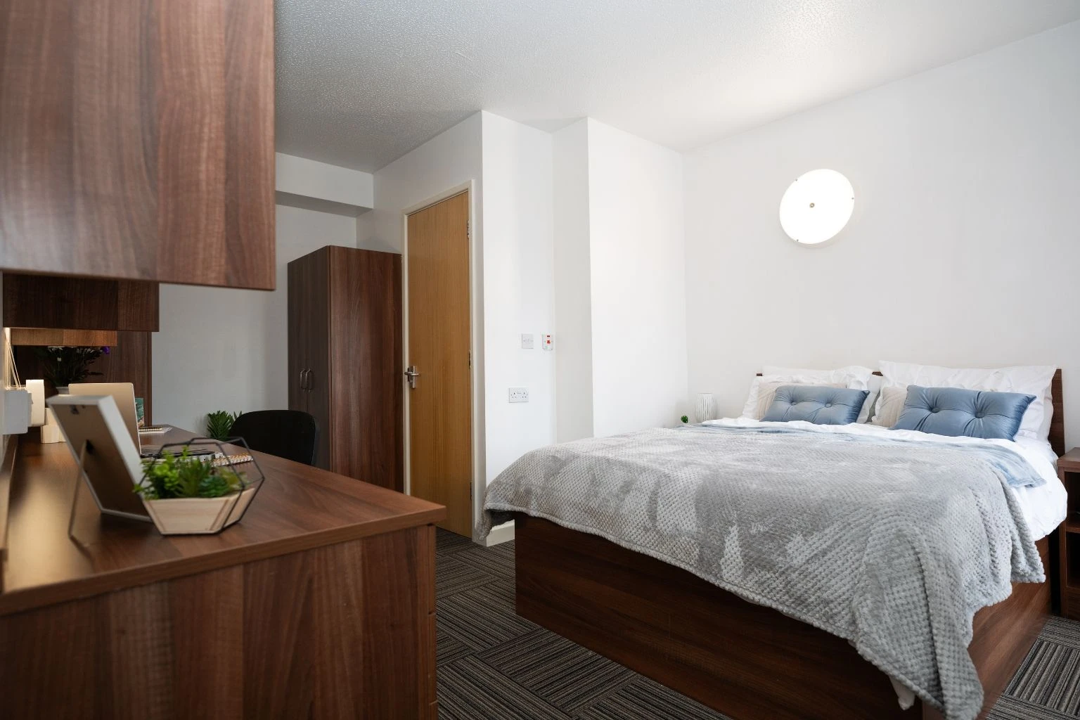 Large Double Bed Ensuite