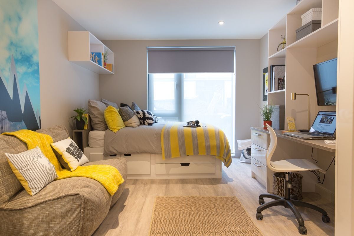 Classic 3-4 Bed Apartment - room