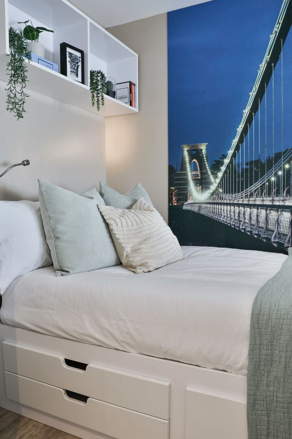 Classic Smaller 3 Bed Apartment - room