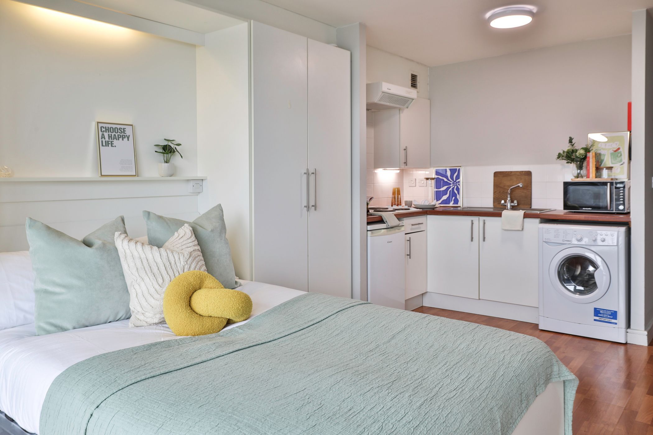 Classic 1 Bed Apartment - Coastal View