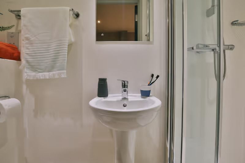 Classic Bigger 2 Bed Apartment - room