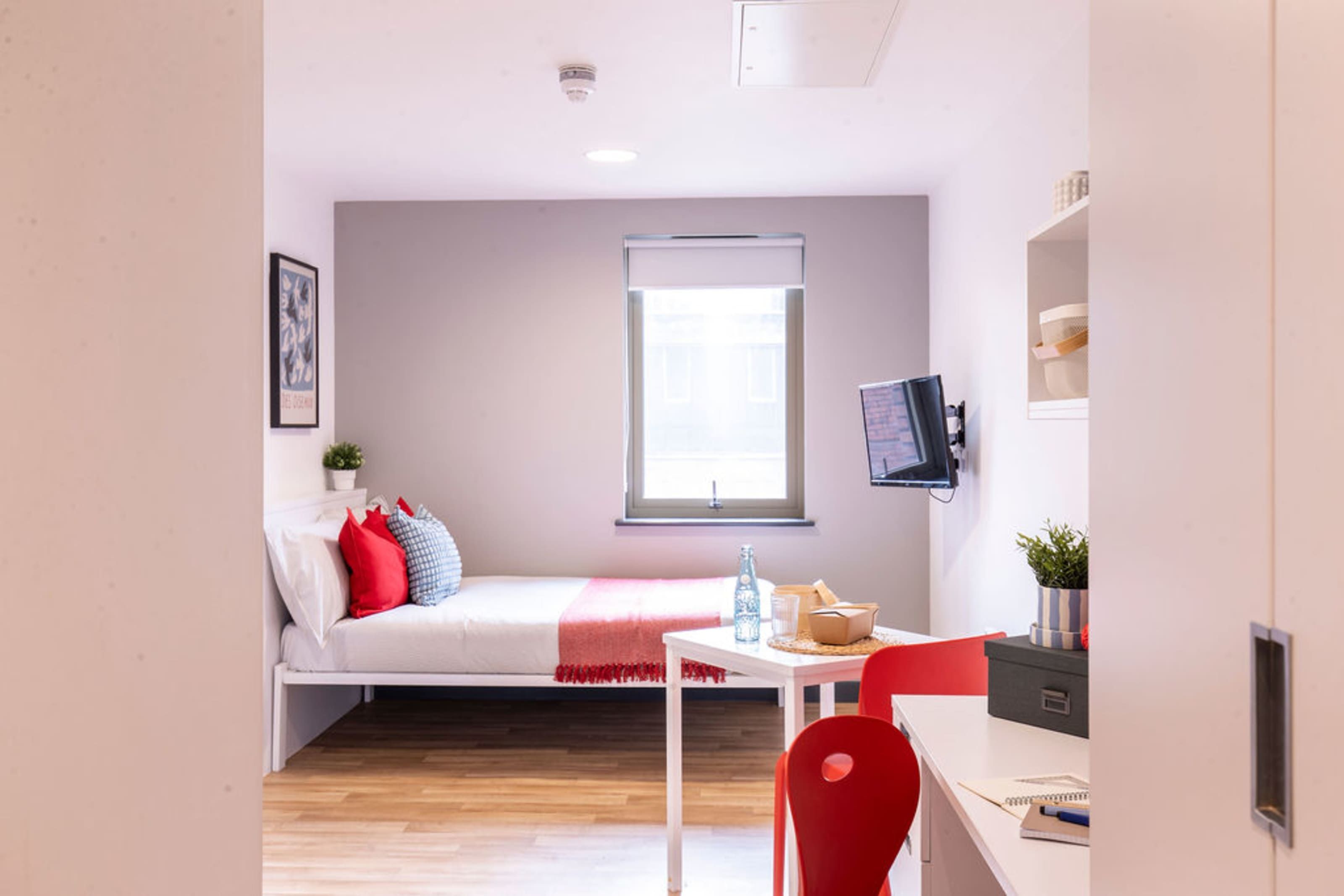 Deluxe Studio