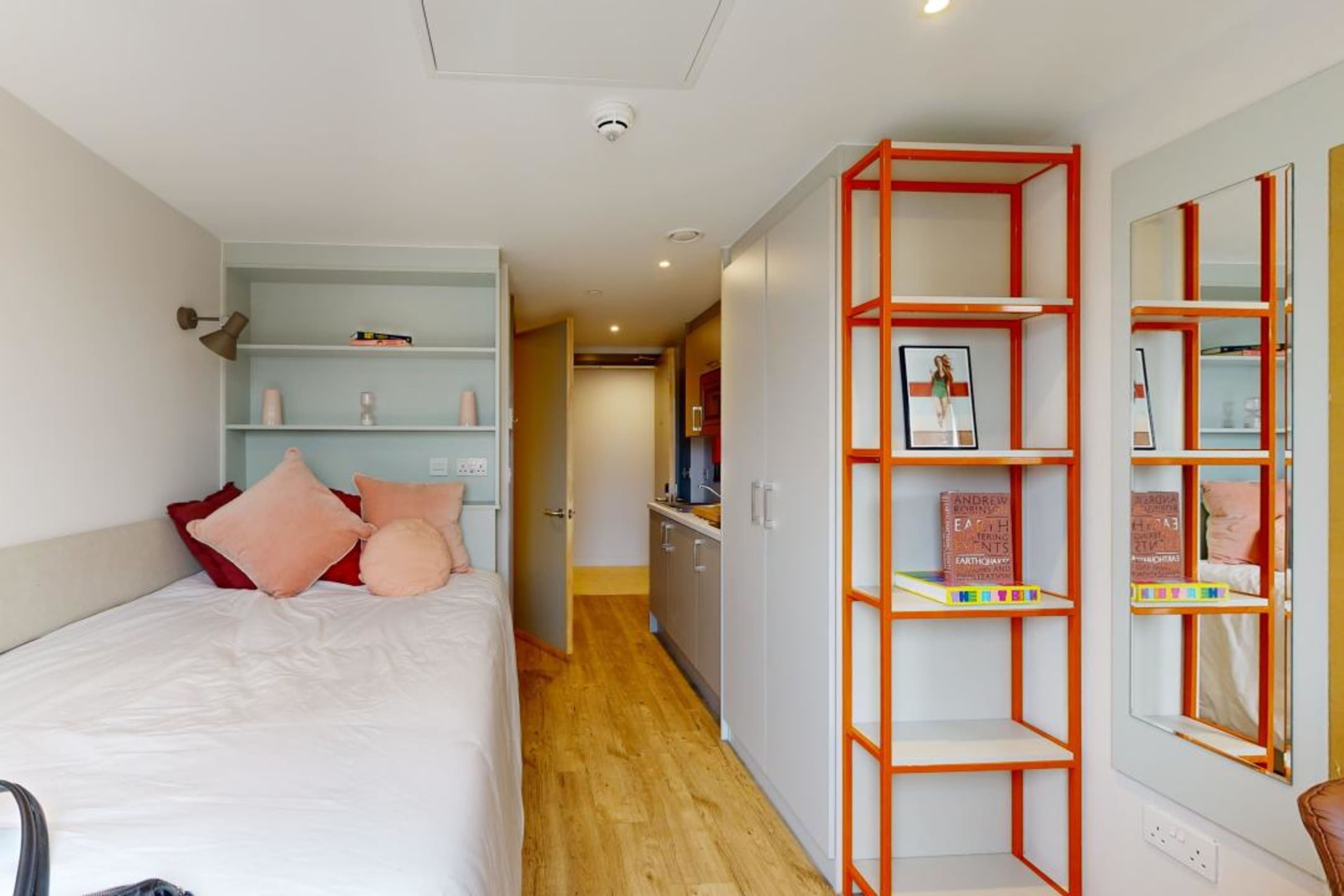 5 Bed Studio