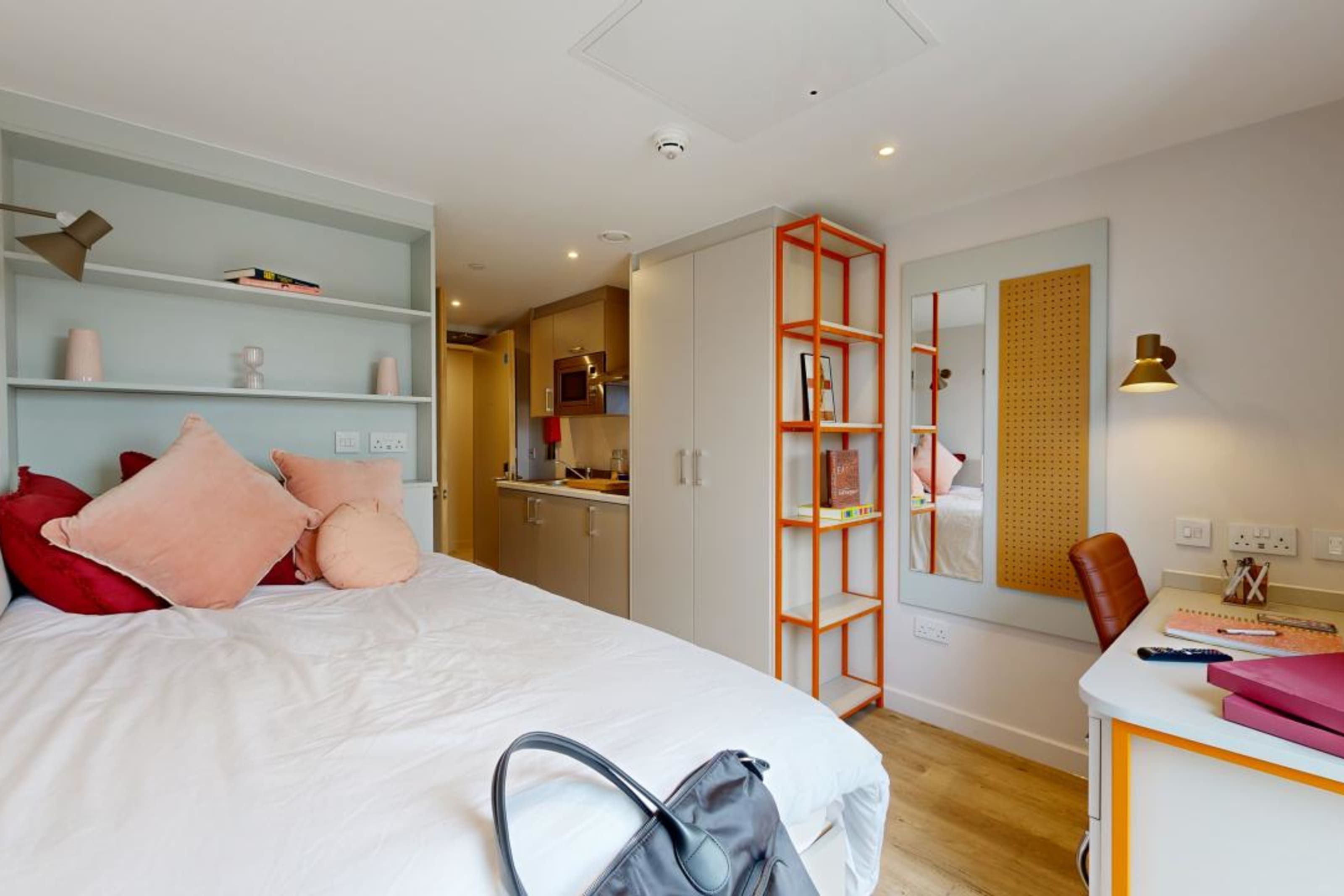6 Bed Studio