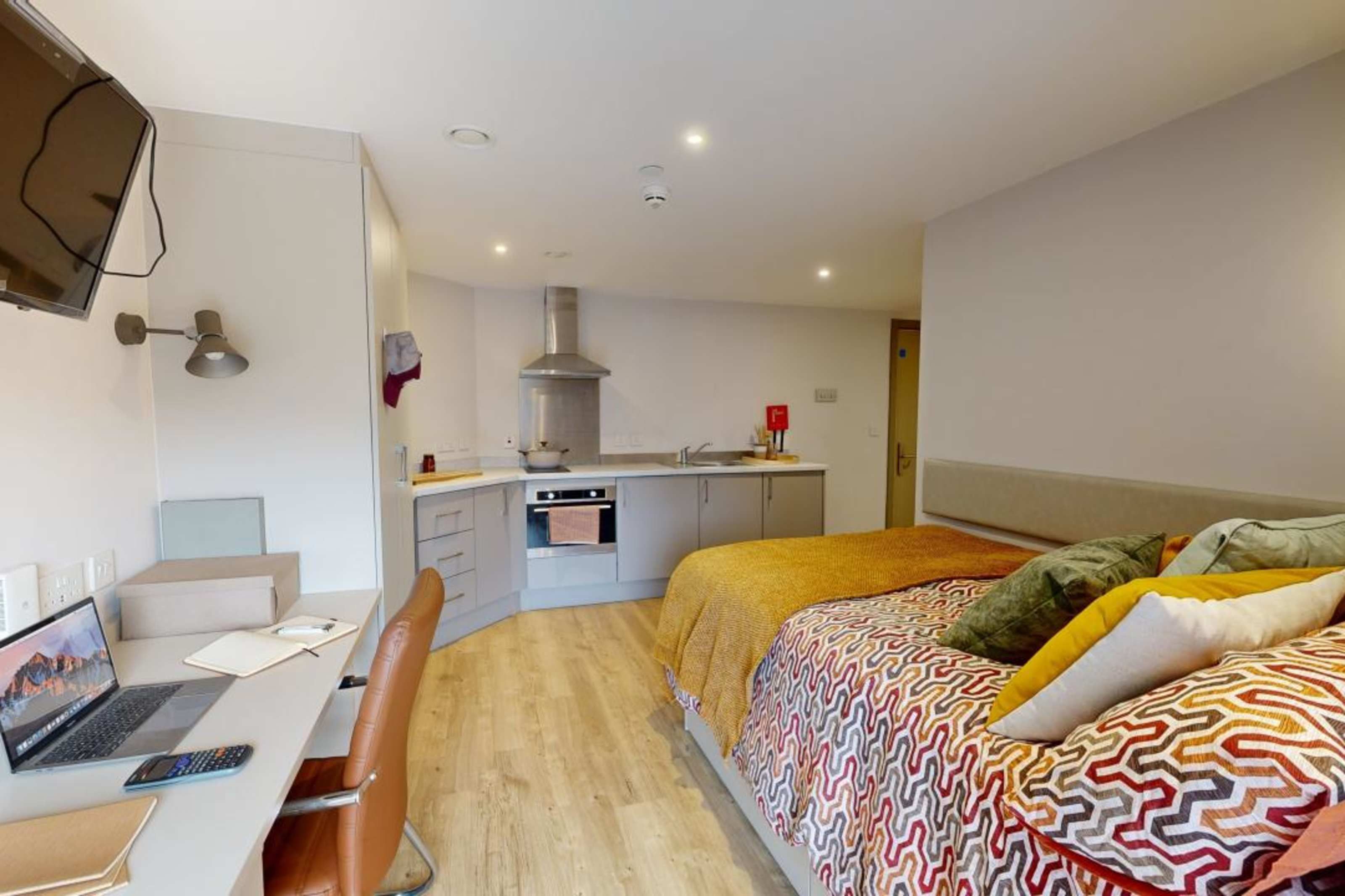 7 Bed Accessible Studio