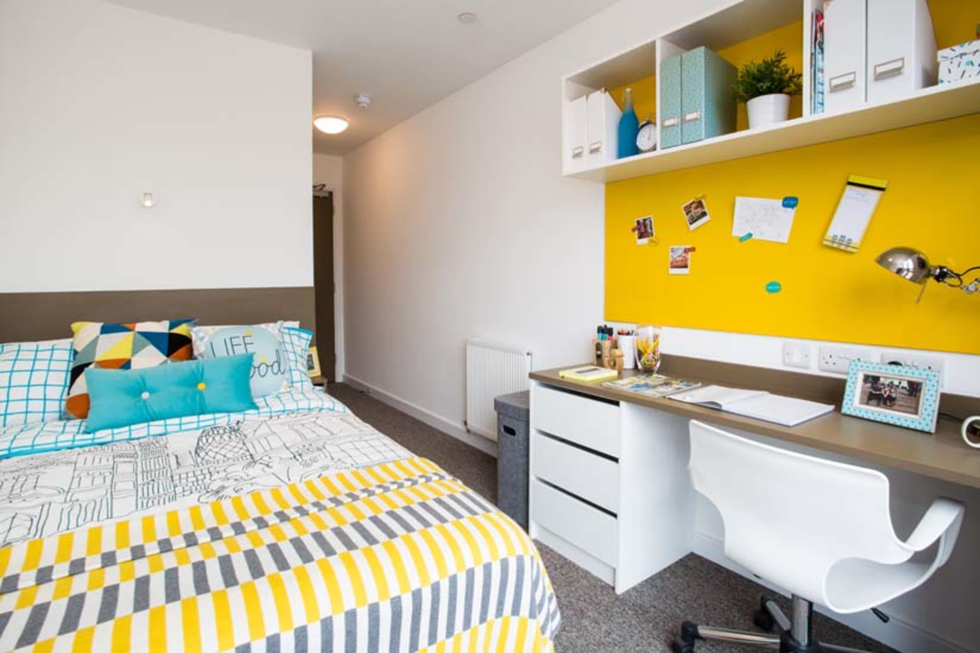 5 Bed Standard Ensuite