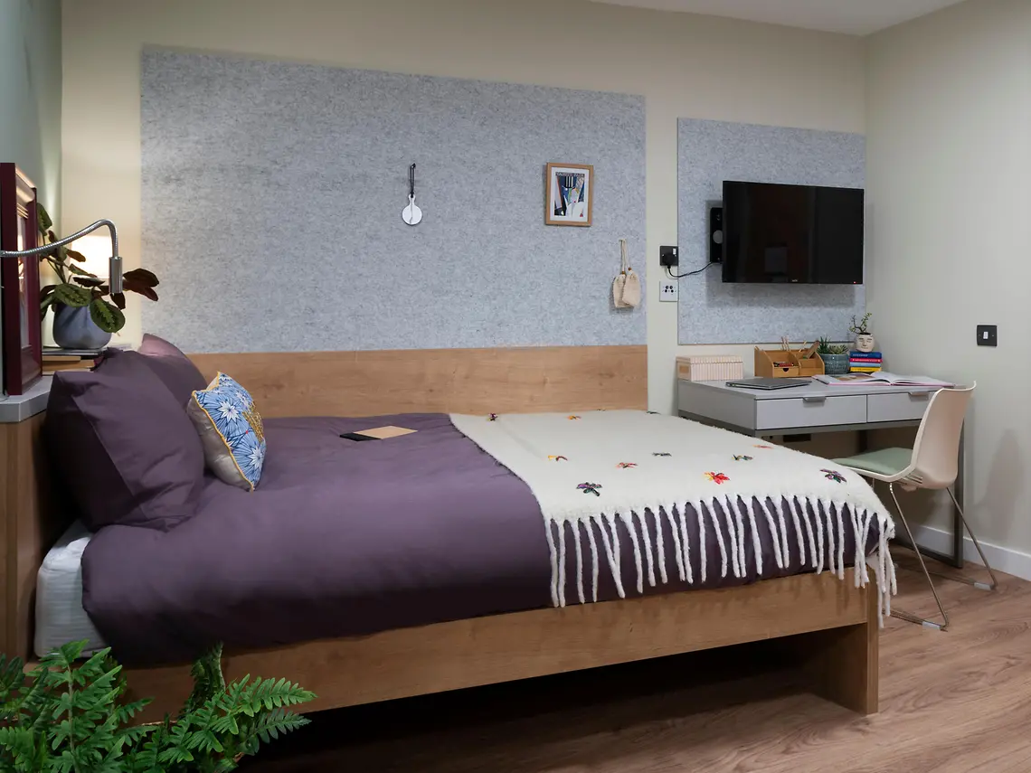 Large Double Bed Studio