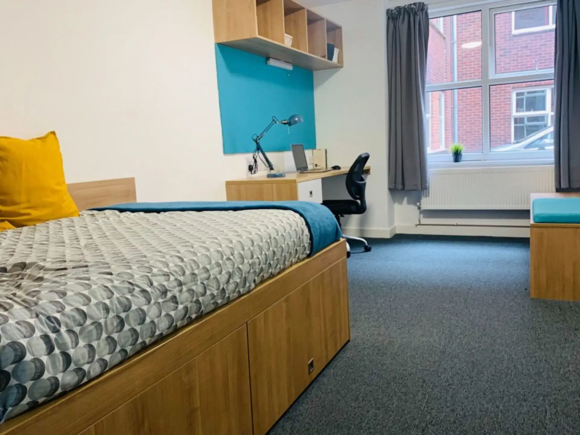 Ensuite 6 Bed - room