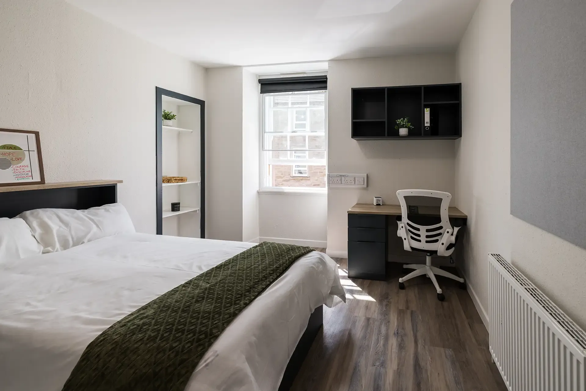 Large - 2 Bed - room