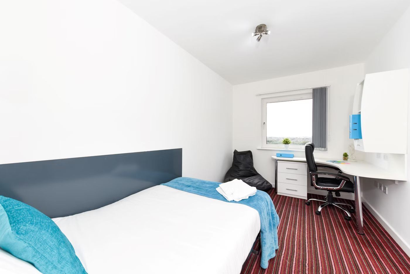 3 Bed Bronze - room