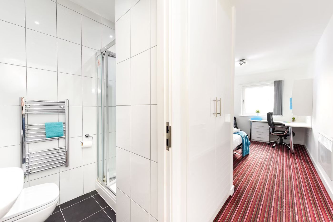 5 Bed Silver Plus - room