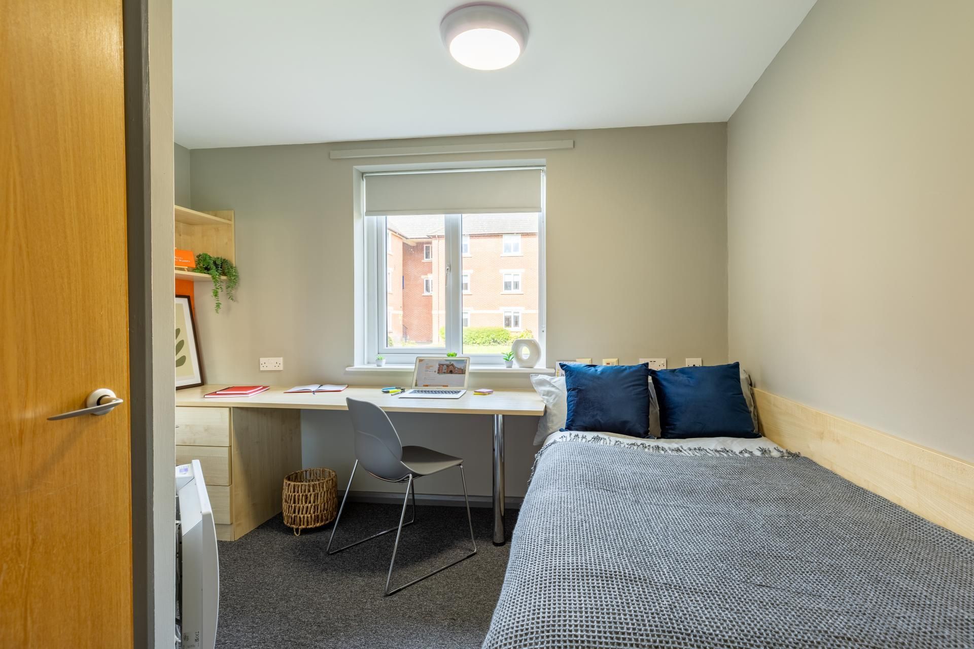 Classic Three Bed Flat - room