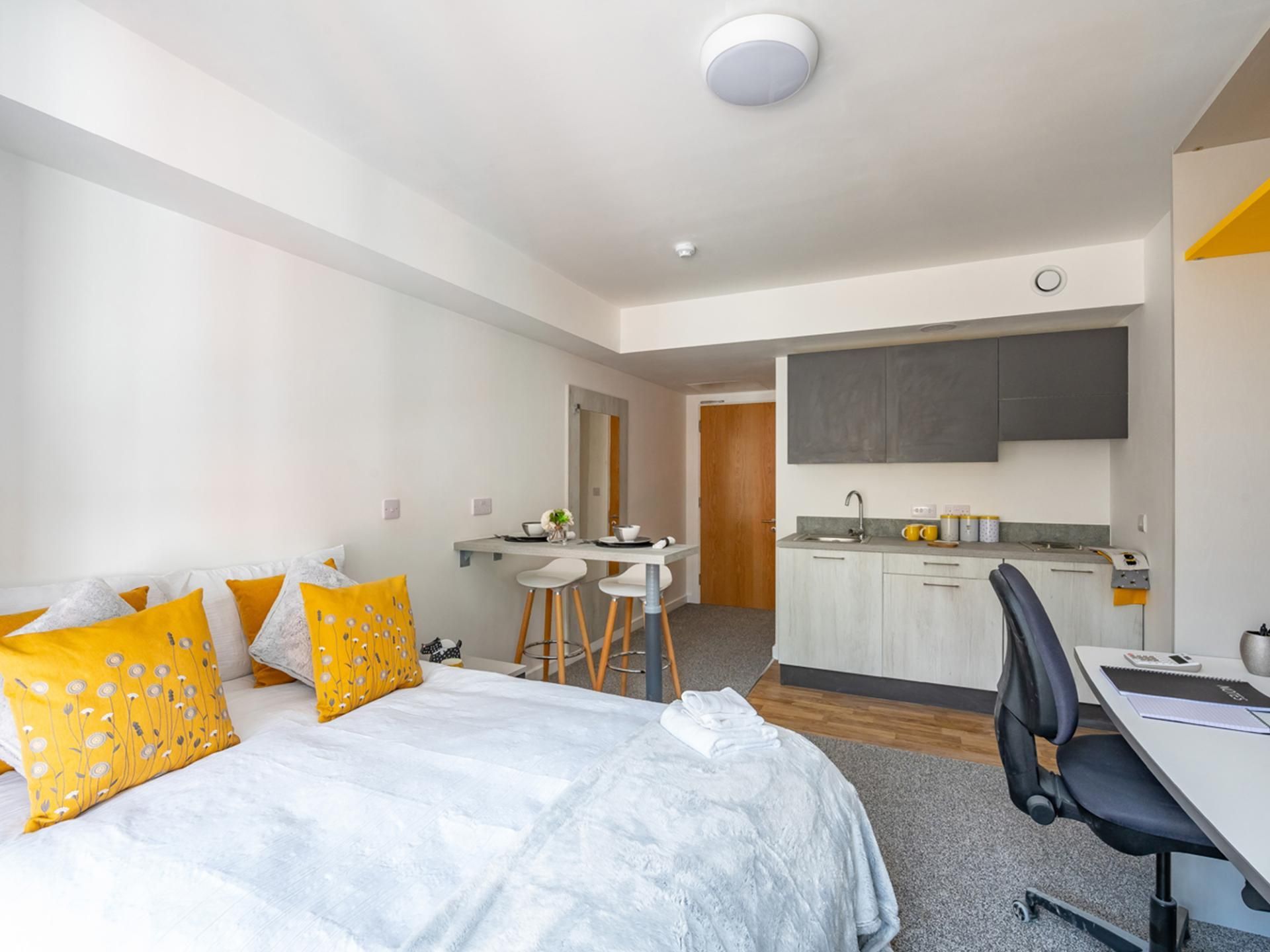 Premium 2 Bed Loft Apartment - room