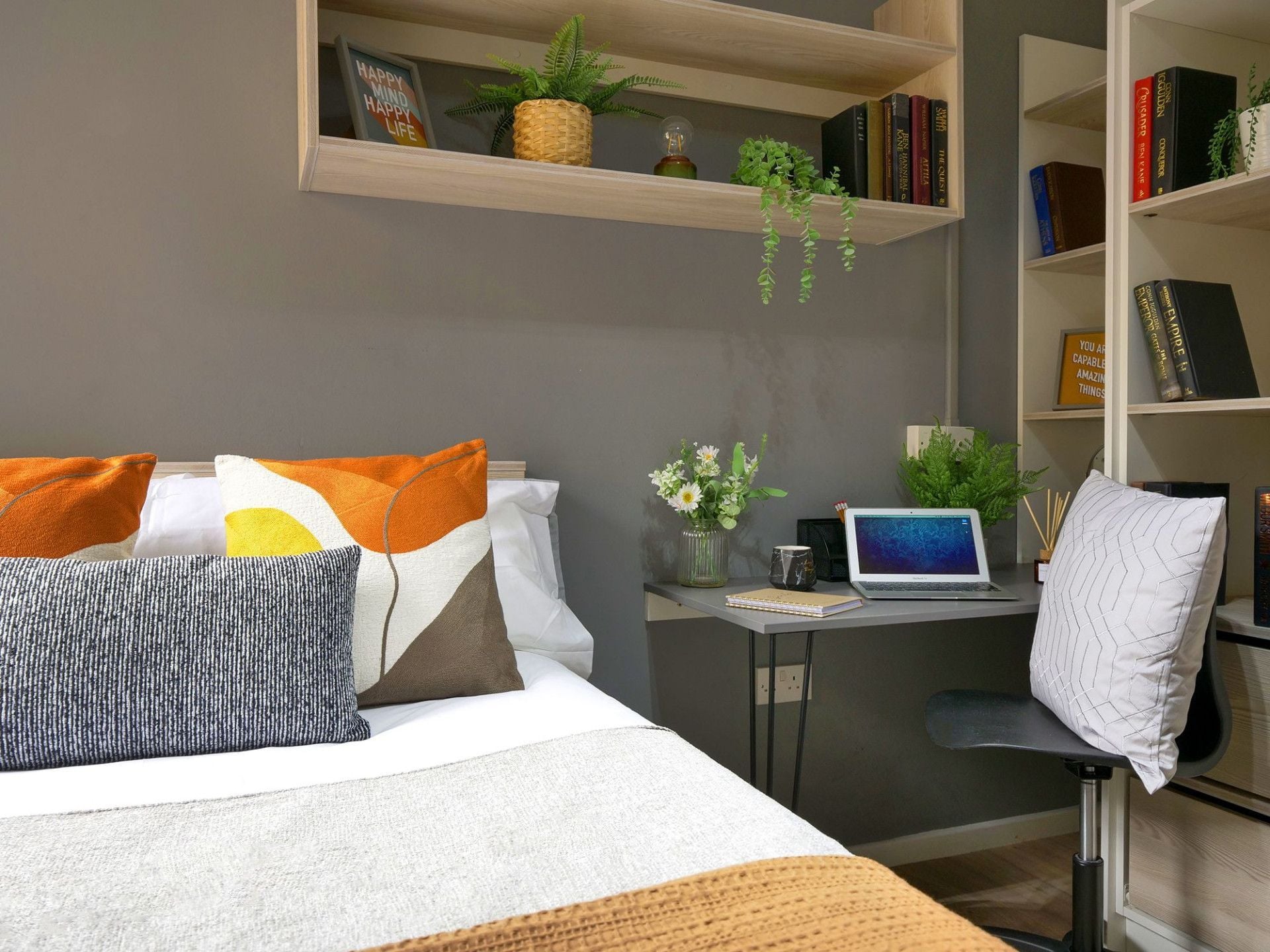 Classic 3 Bed Apartment - Shared Bathroom - room