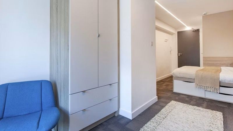 Deluxe Ensuite in 3 Bedroom Flat