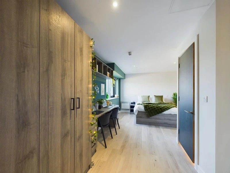 Extra Large Luxury Studio