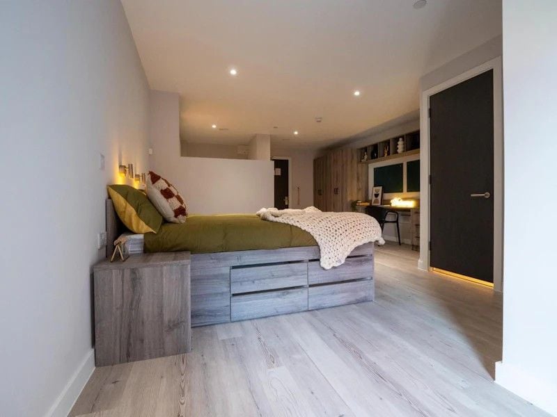 Extra Large Superior Studio