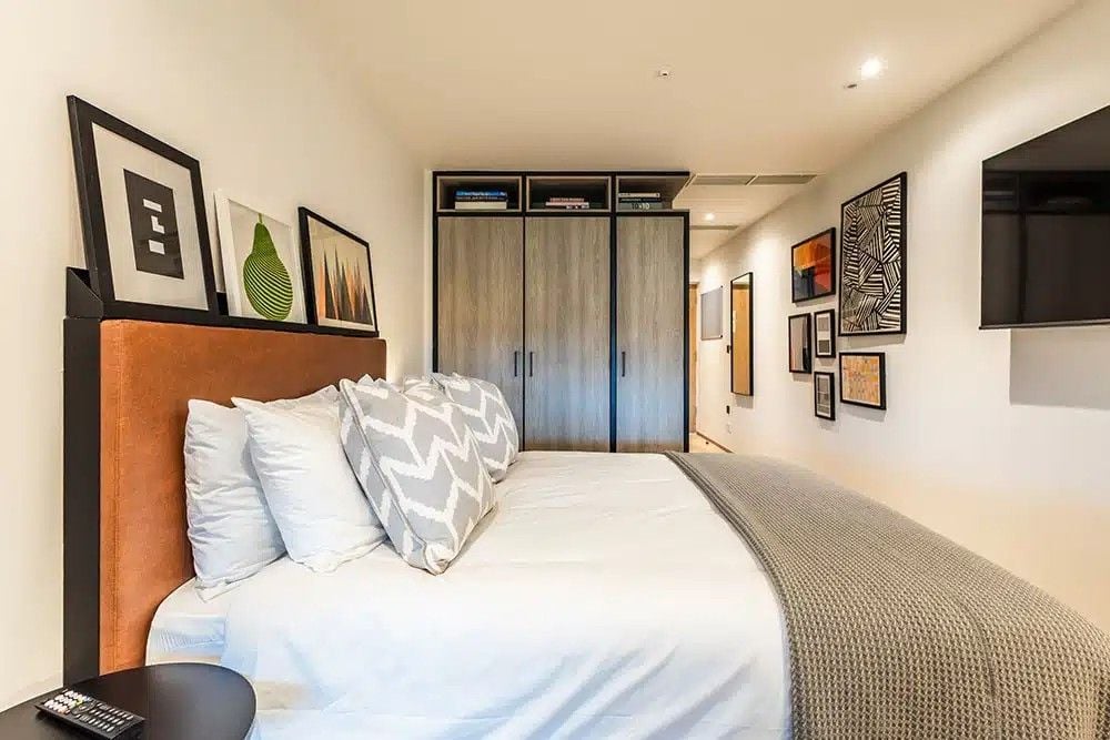 Large Three Bedroom Apartment - room