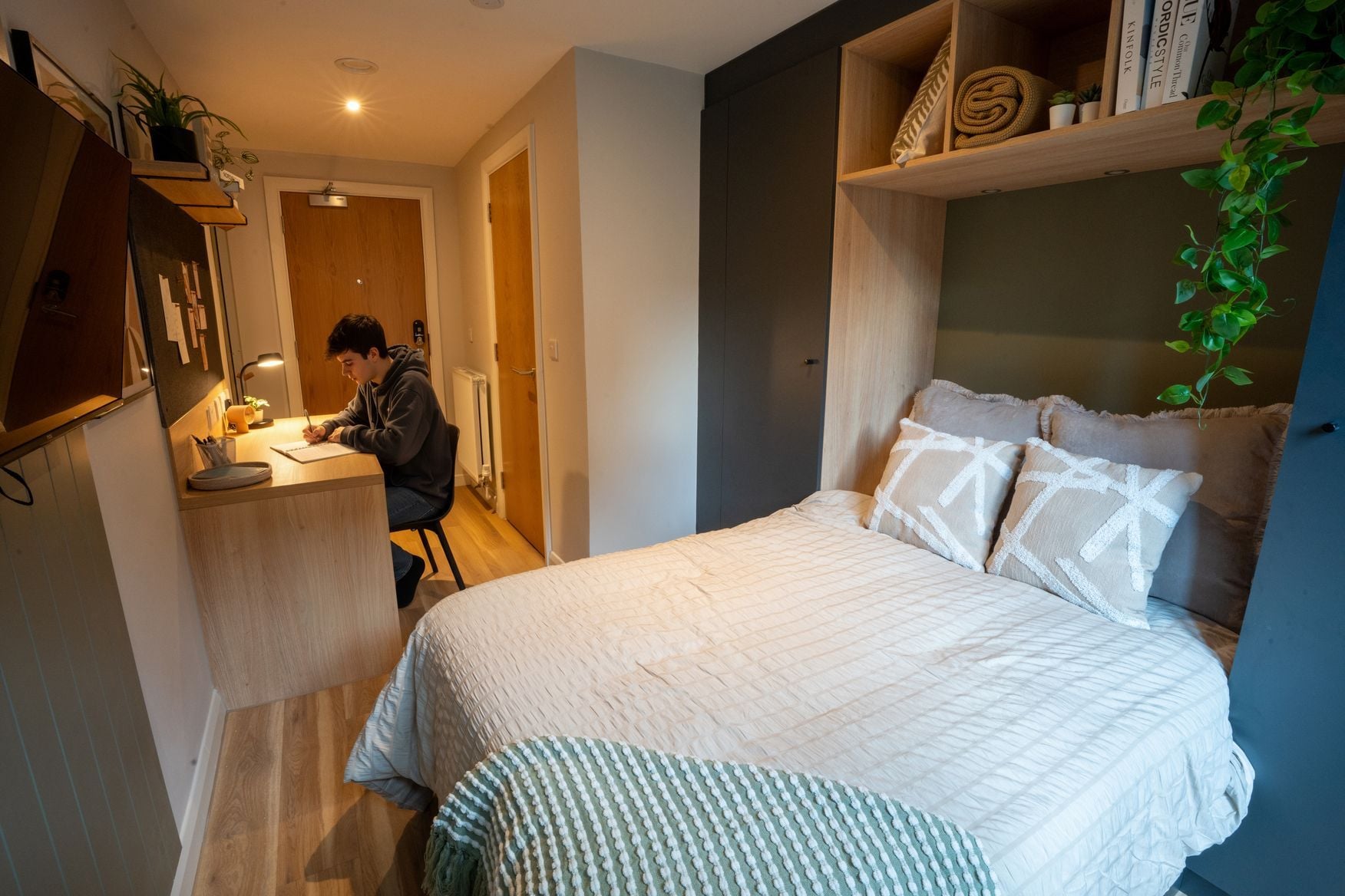 Classic Ensuite - Standard Floors (4 Bed Apartment) - room