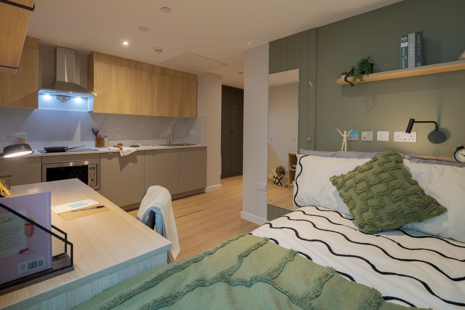 Premium Accessible Studio - Standard Floors