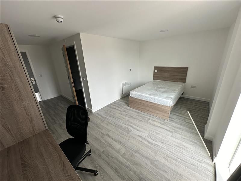 Large Ensuite Room