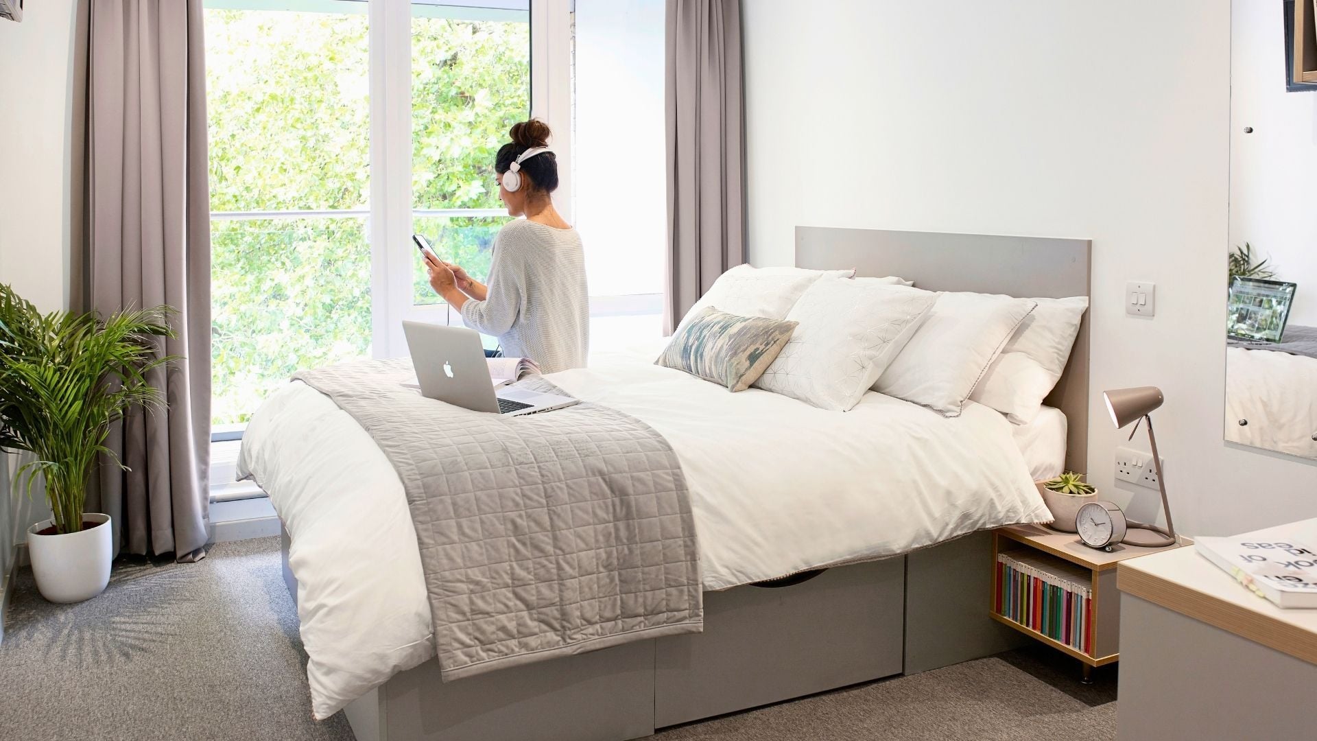 Bronze Studio Premium (Balcony)