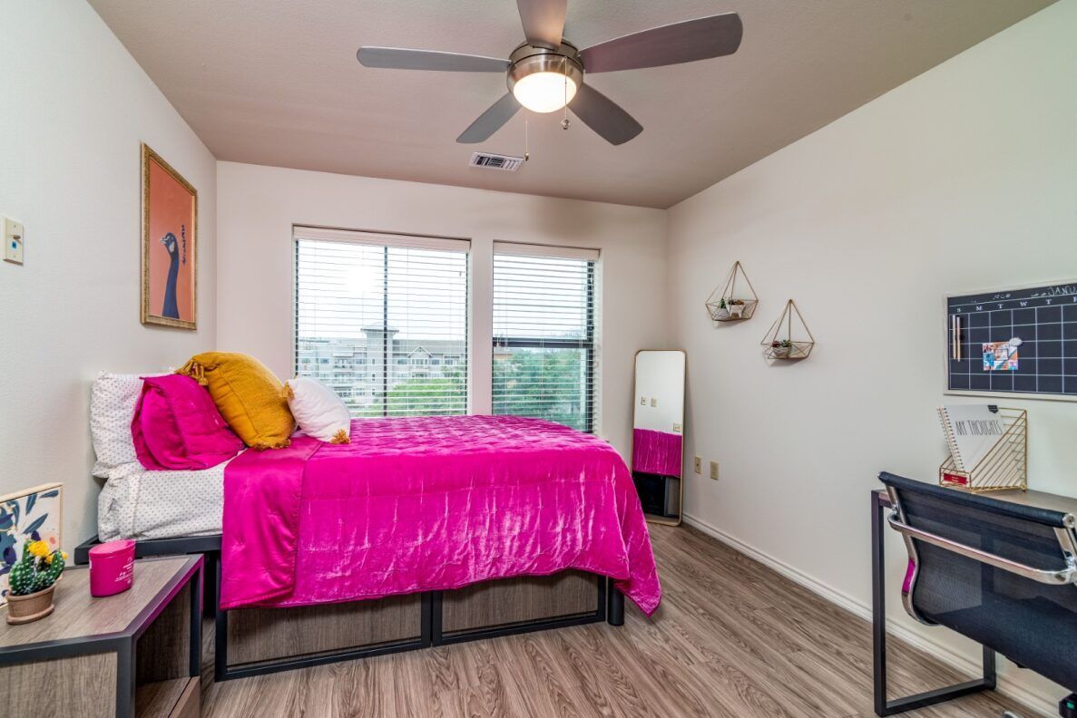4 Bed 3 Bath Plus - room