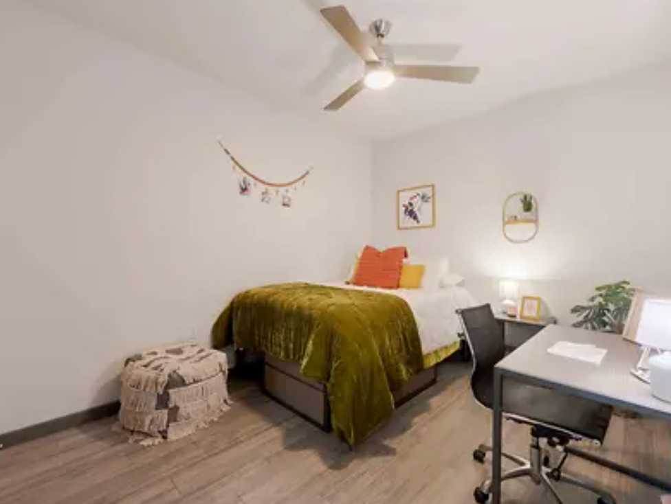 4 Bed 3 Bath Plus Attached Bath - room