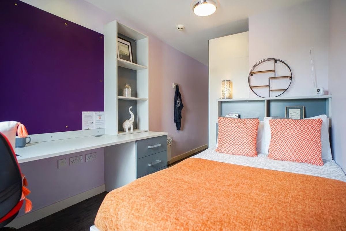 6 Bed Gold Ensuite