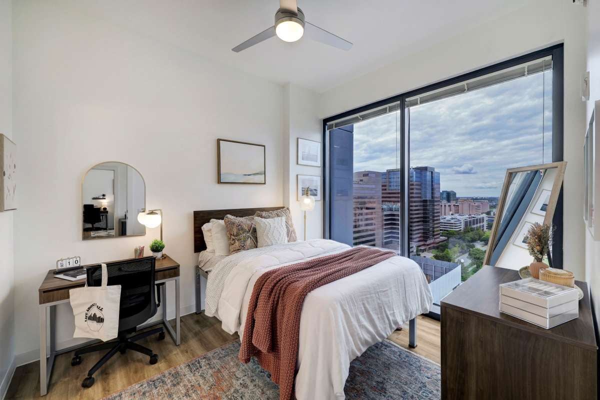 2 Bed / 2 Bath B1 (Private Skyline) - room