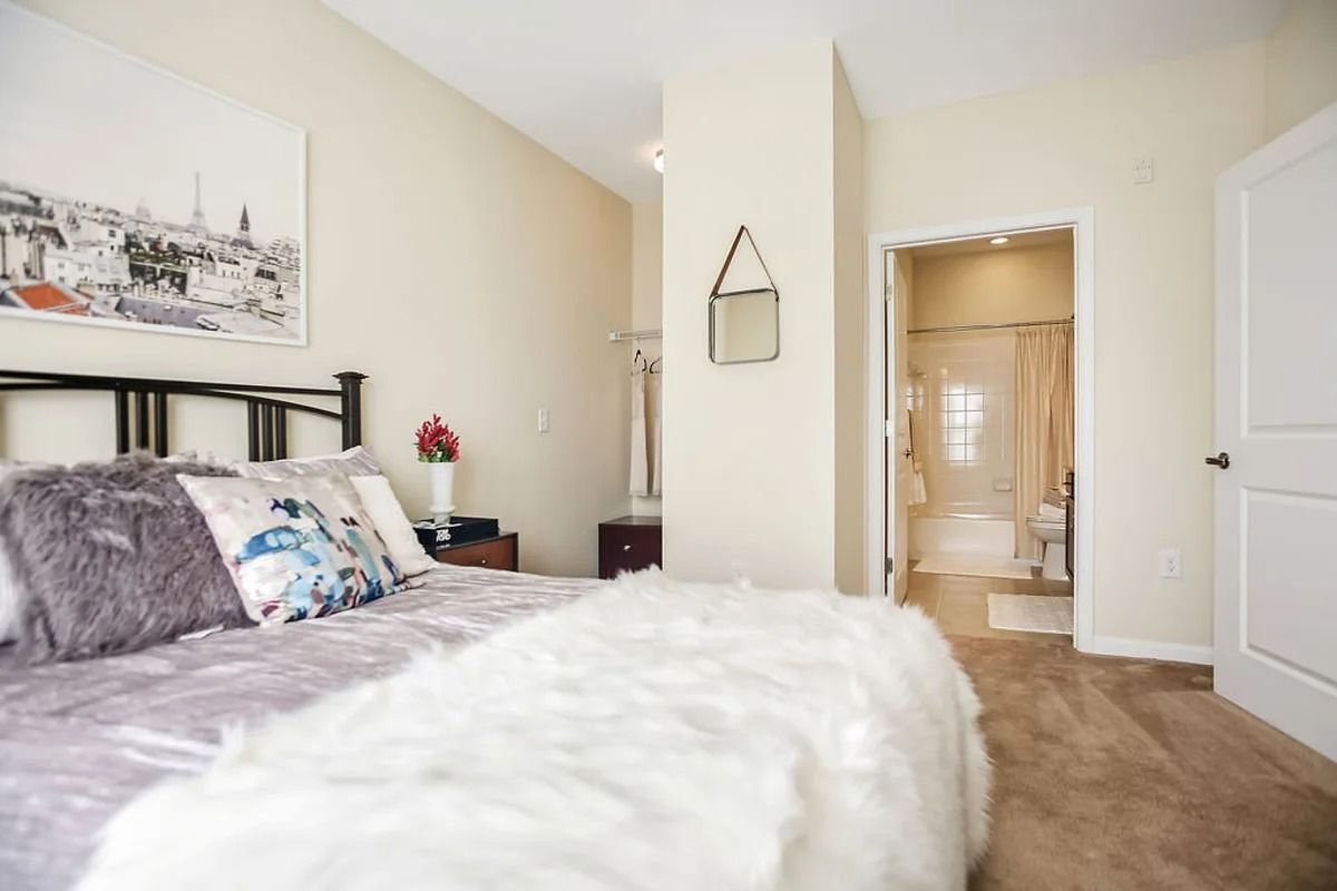 Flat 4 Bed / 4 Bath (Private) - room