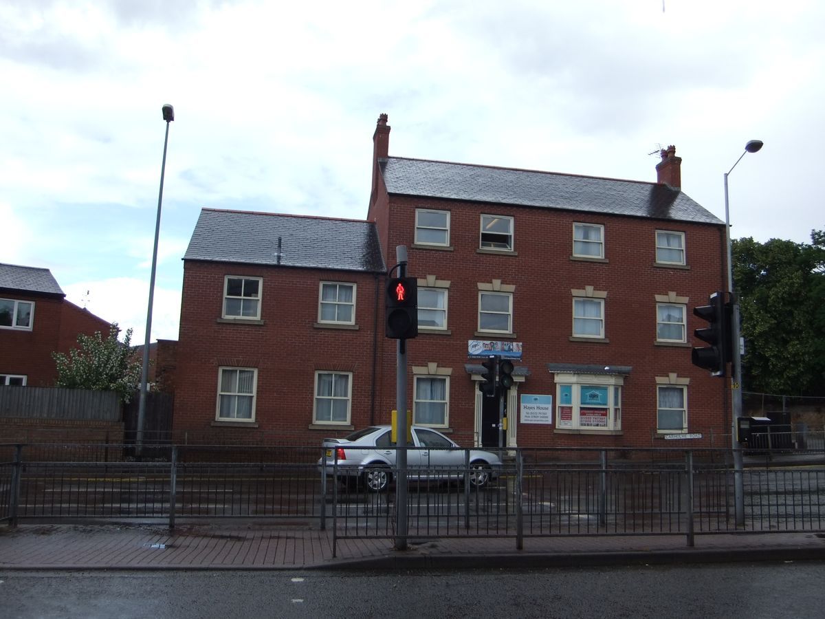 credit: https://commons.wikimedia.org/wiki/File:Hayes_House,_Carholme_Road,_Lincoln,_England_-_DSCF1602.JPG