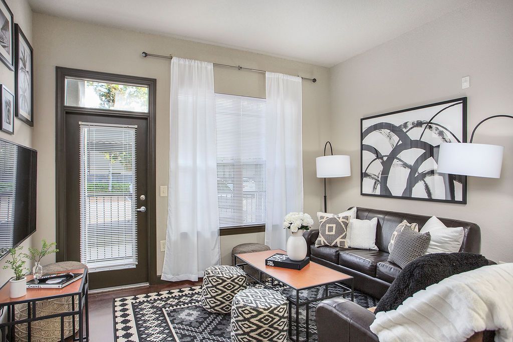 Hall - 4050 Lofts - 10