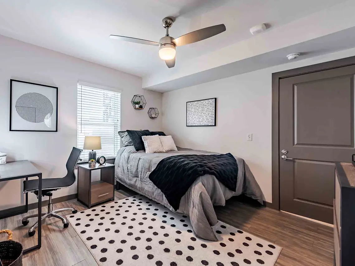 Hall - Austin Rio - 2