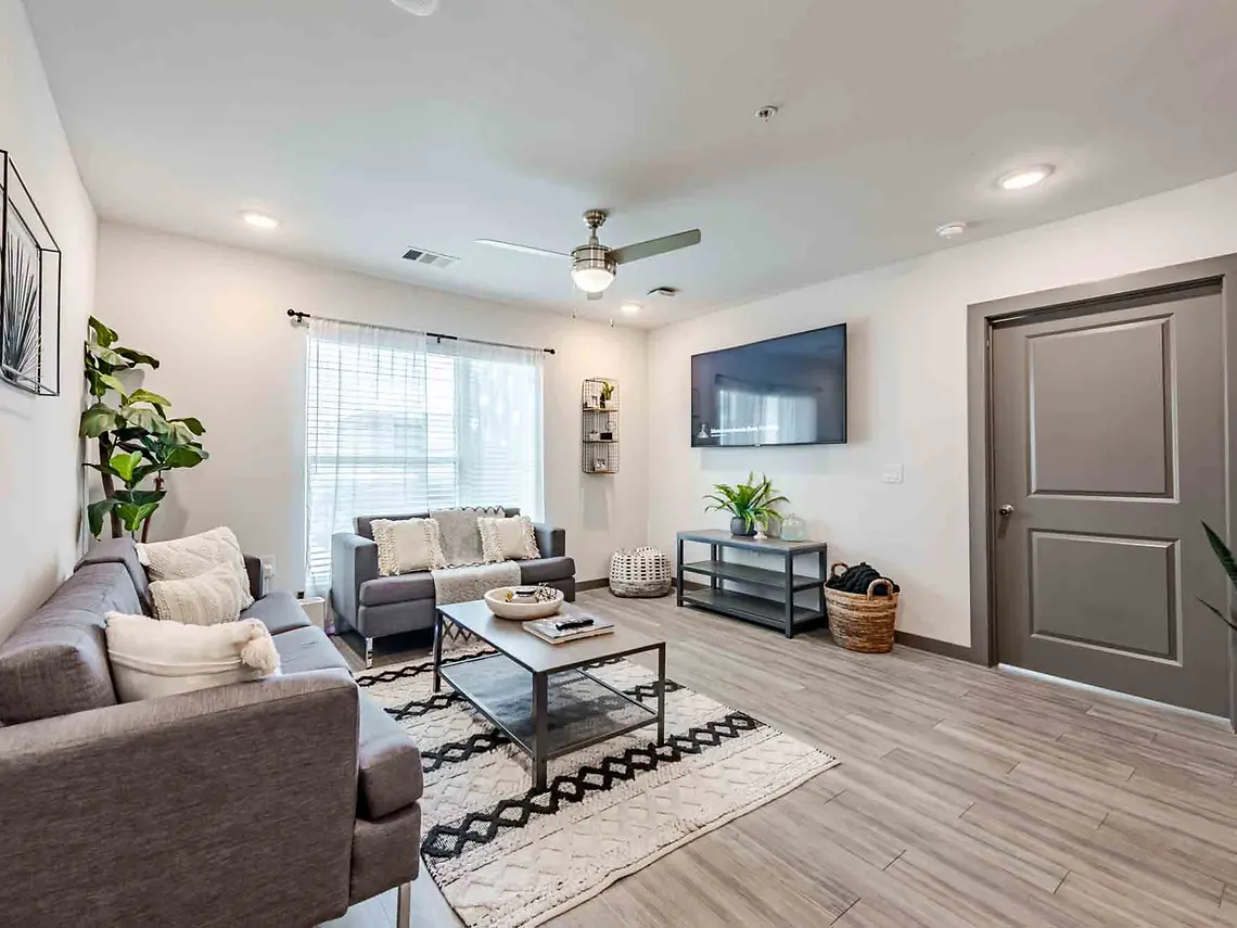 Hall - Austin Rio - 7