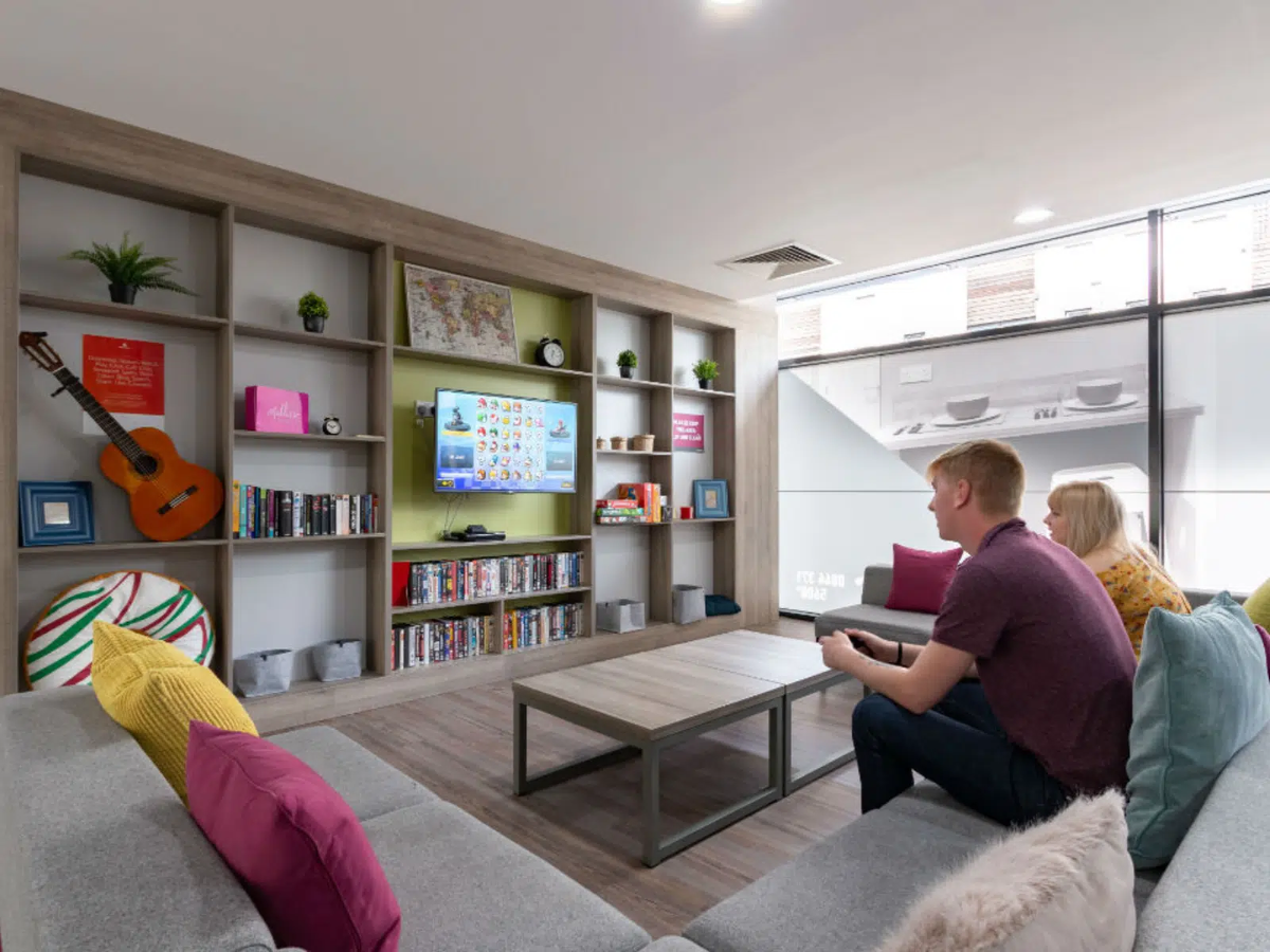 Hall - Axo Kingston - 6