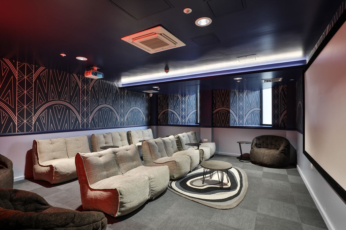 Hall - B16 Studios - 13