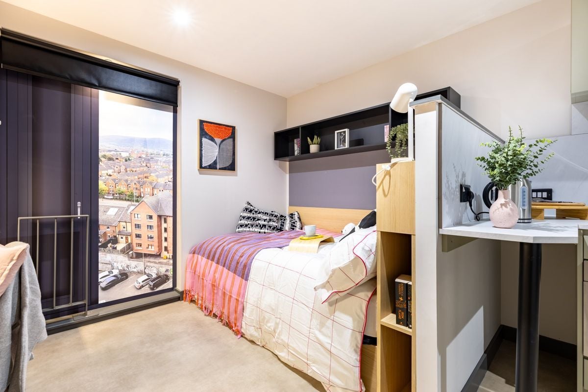 Hall - Biscuit Factory - 10