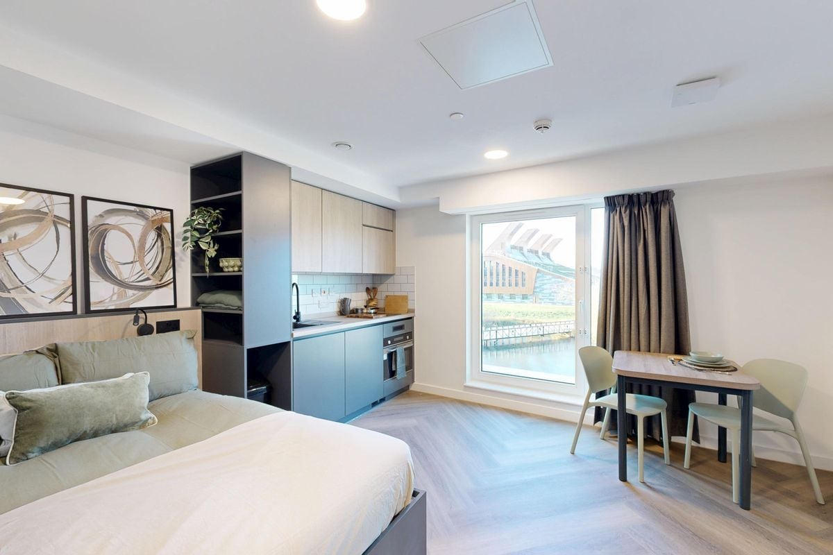 Hall - Bridgeside - 5