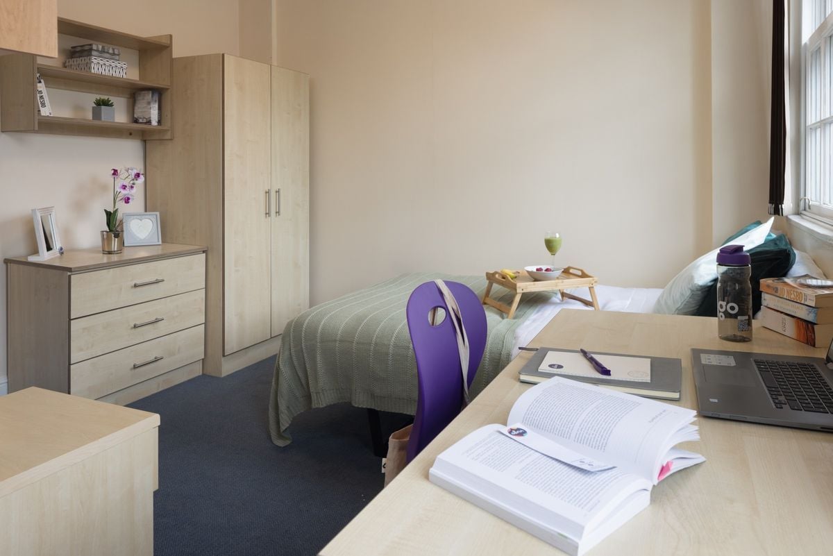 Hall - Cable Street - 3