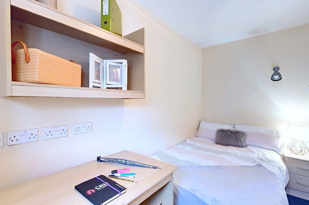 Hall - Cambridge House - 1