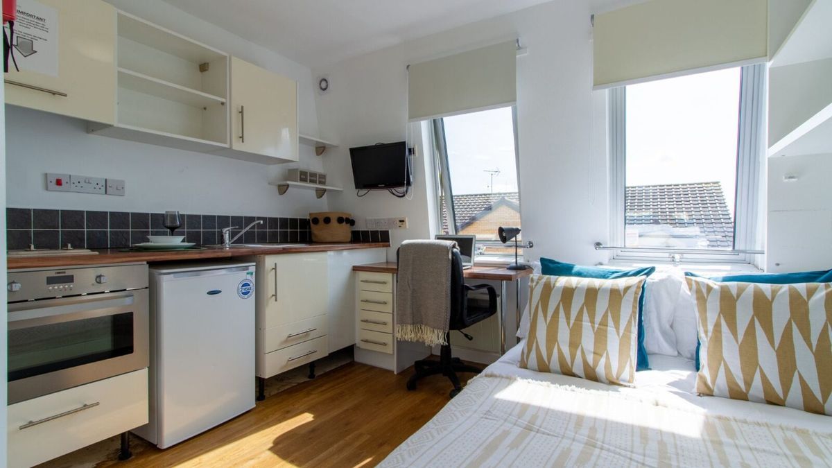 Hall - Cambridge Terrace - 4