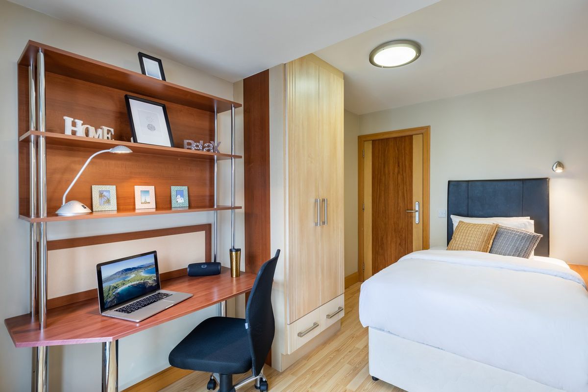 Hall - Canvas Cúirt na Coiribe - 2