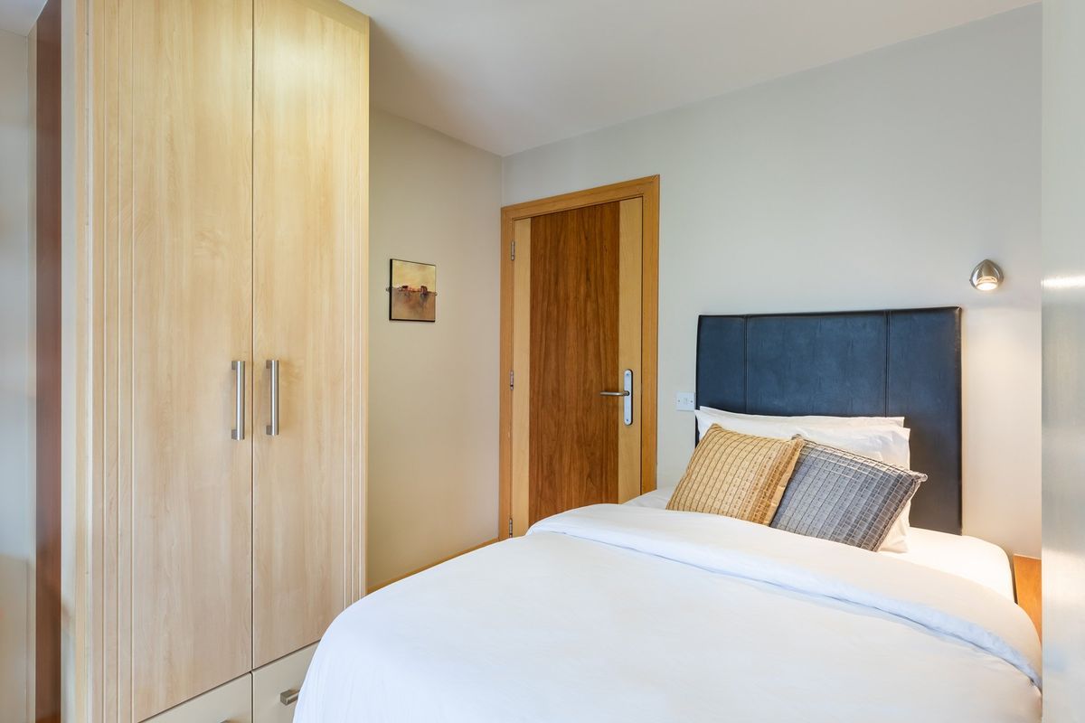 Hall - Canvas Cúirt na Coiribe - 0