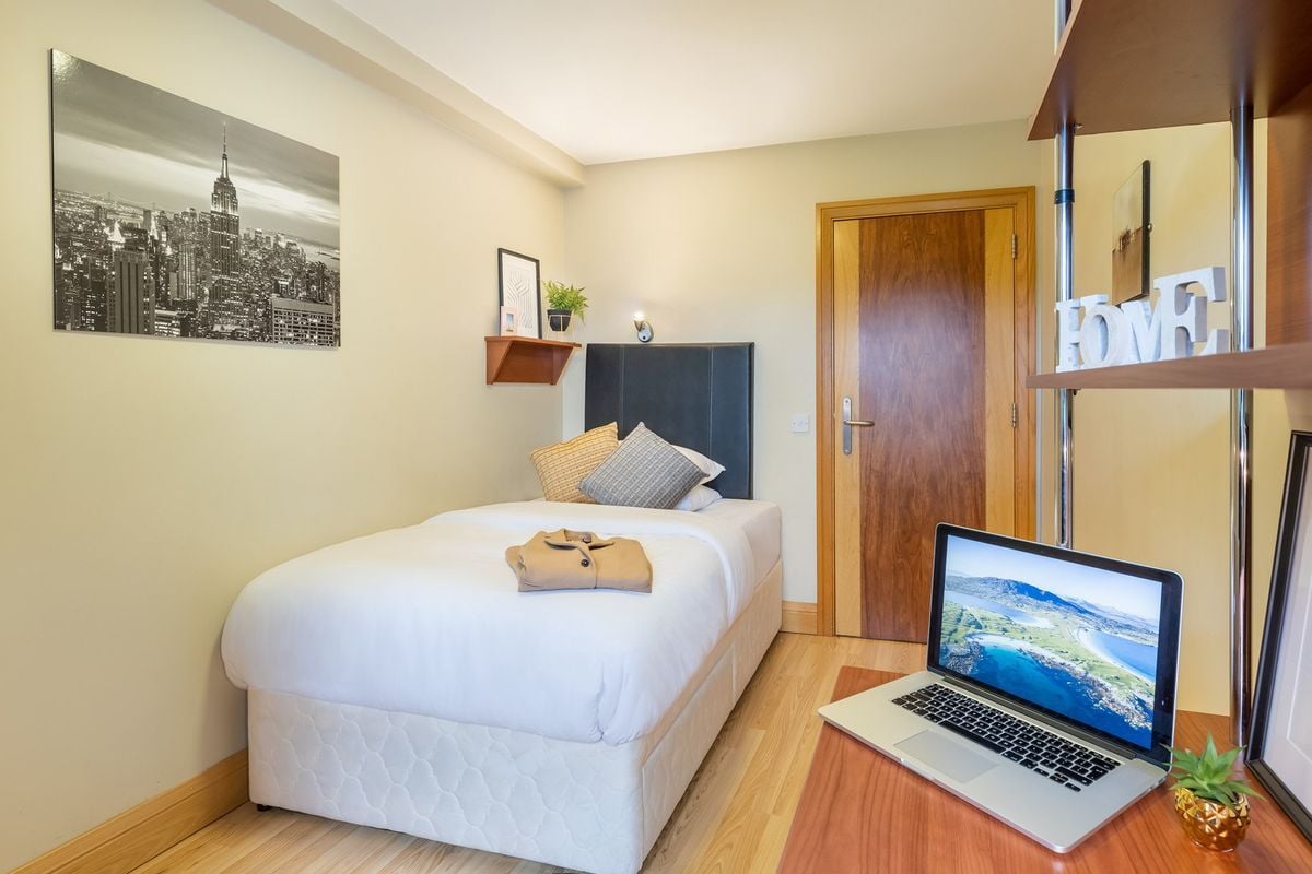 Hall - Canvas Cúirt na Coiribe - 1