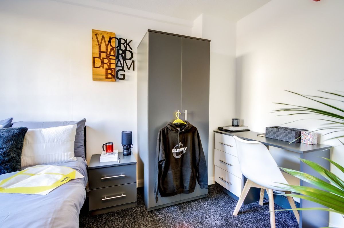 Hall - Clanny House - 9