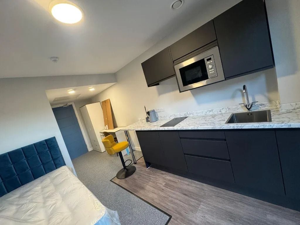 Hall - Cleveland Apartments - 2