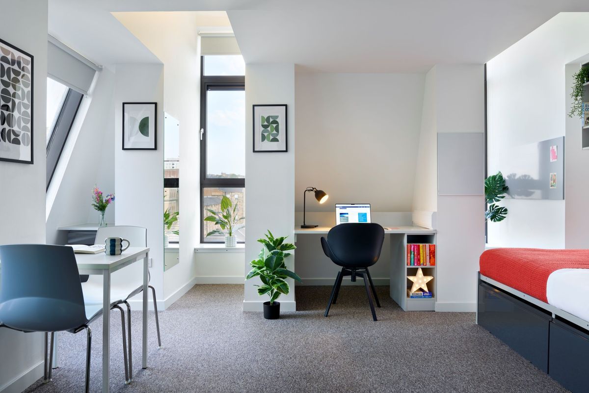 Hall - Clifton & Stewart House - 7