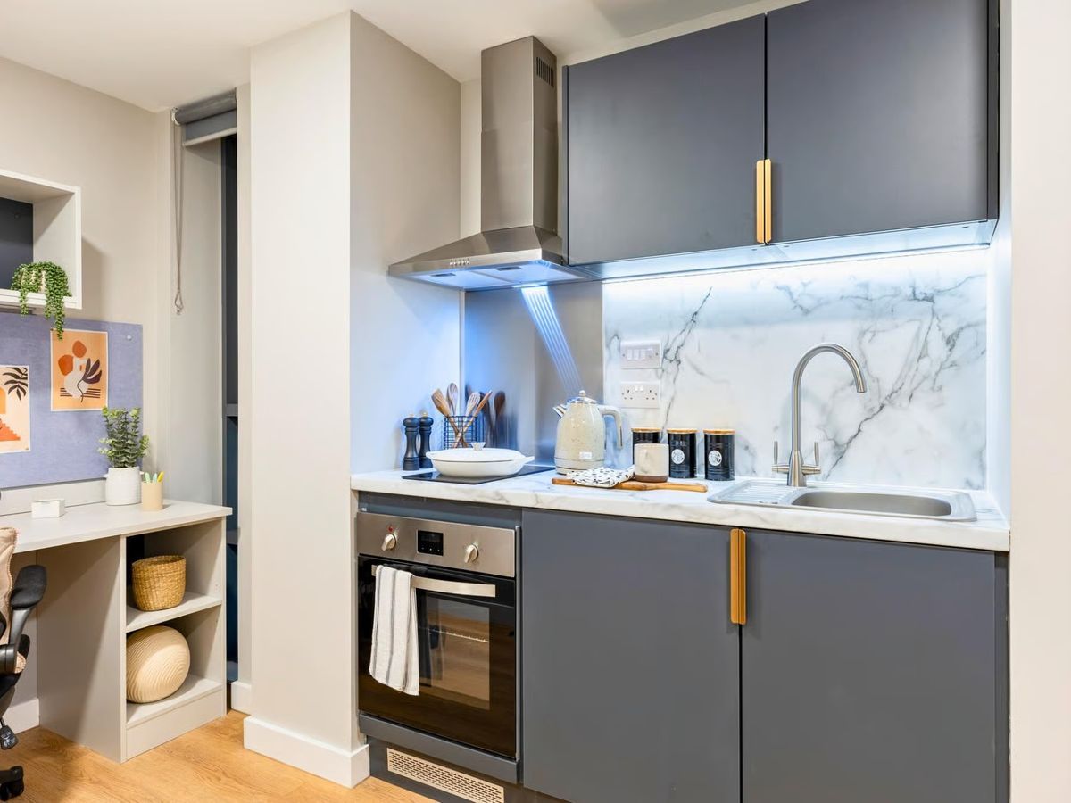 Hall - Clyde Court - 4